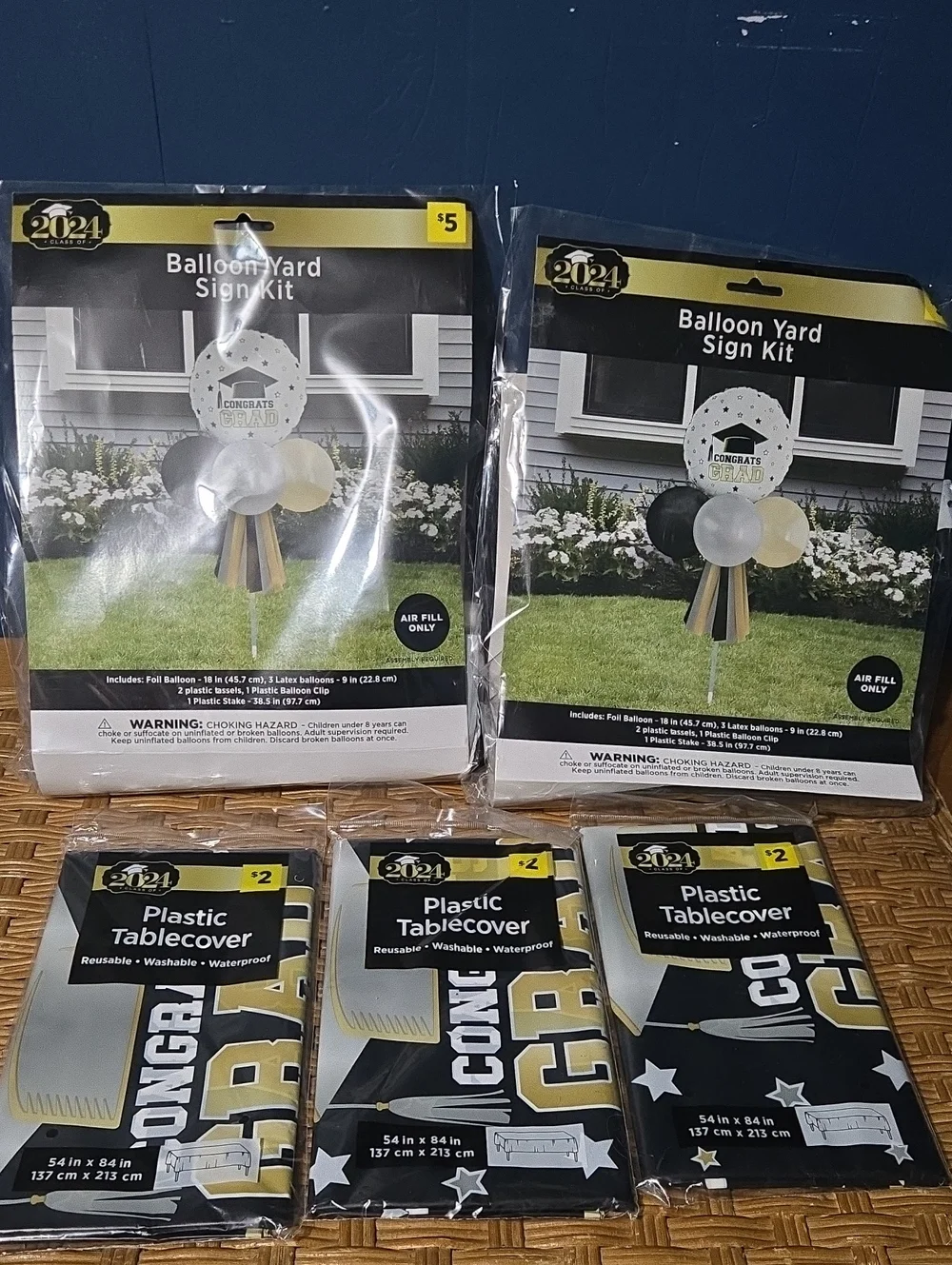 Congrats Graduation Balloon Yard Sign Kit and Black/Gold Plastic Tablecovers
